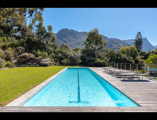 5 BEDROOM FREEHOLD FOR SALE IN CONSTANTIA